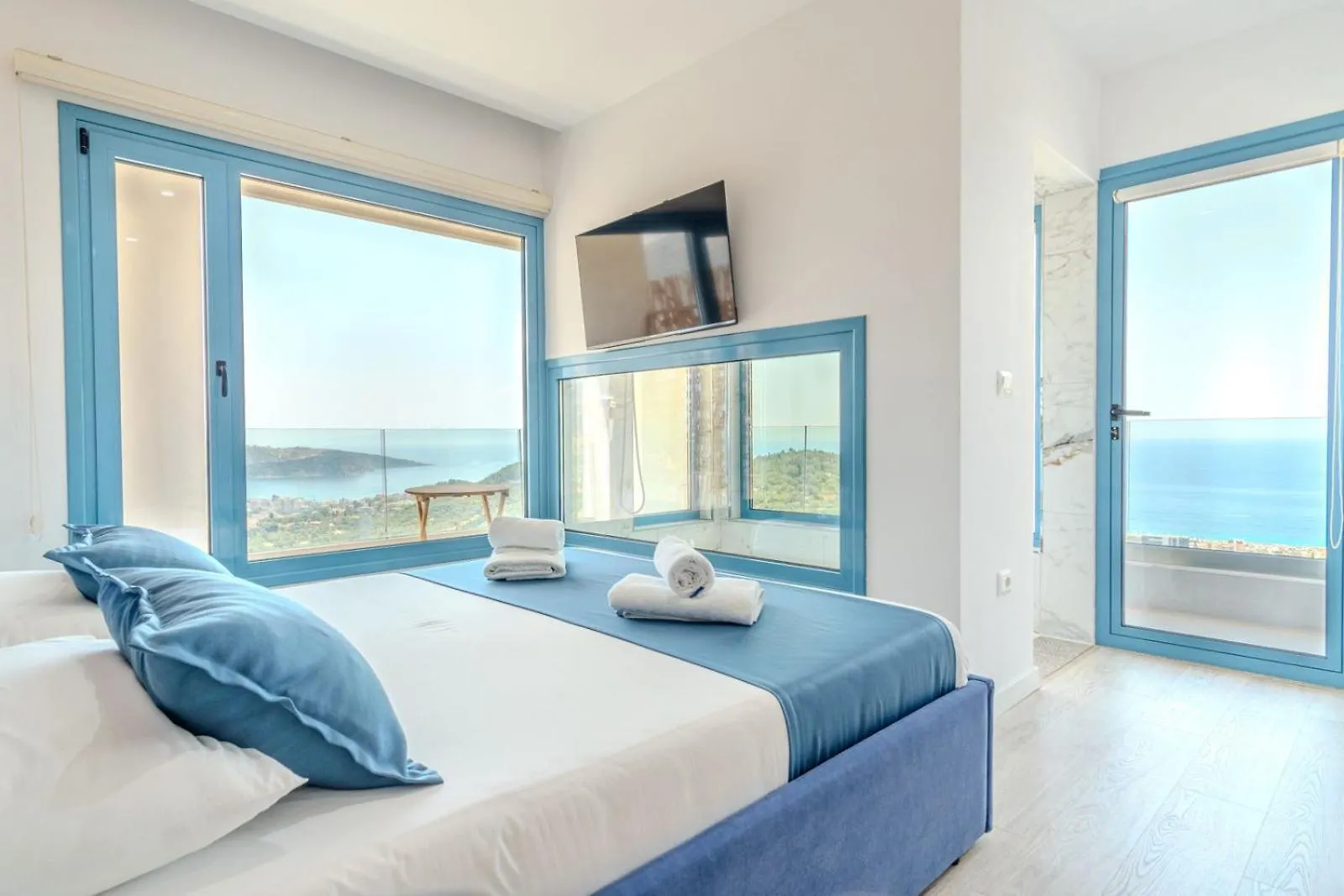 Alex Boutique Hotel Himare 0*,  Albânia