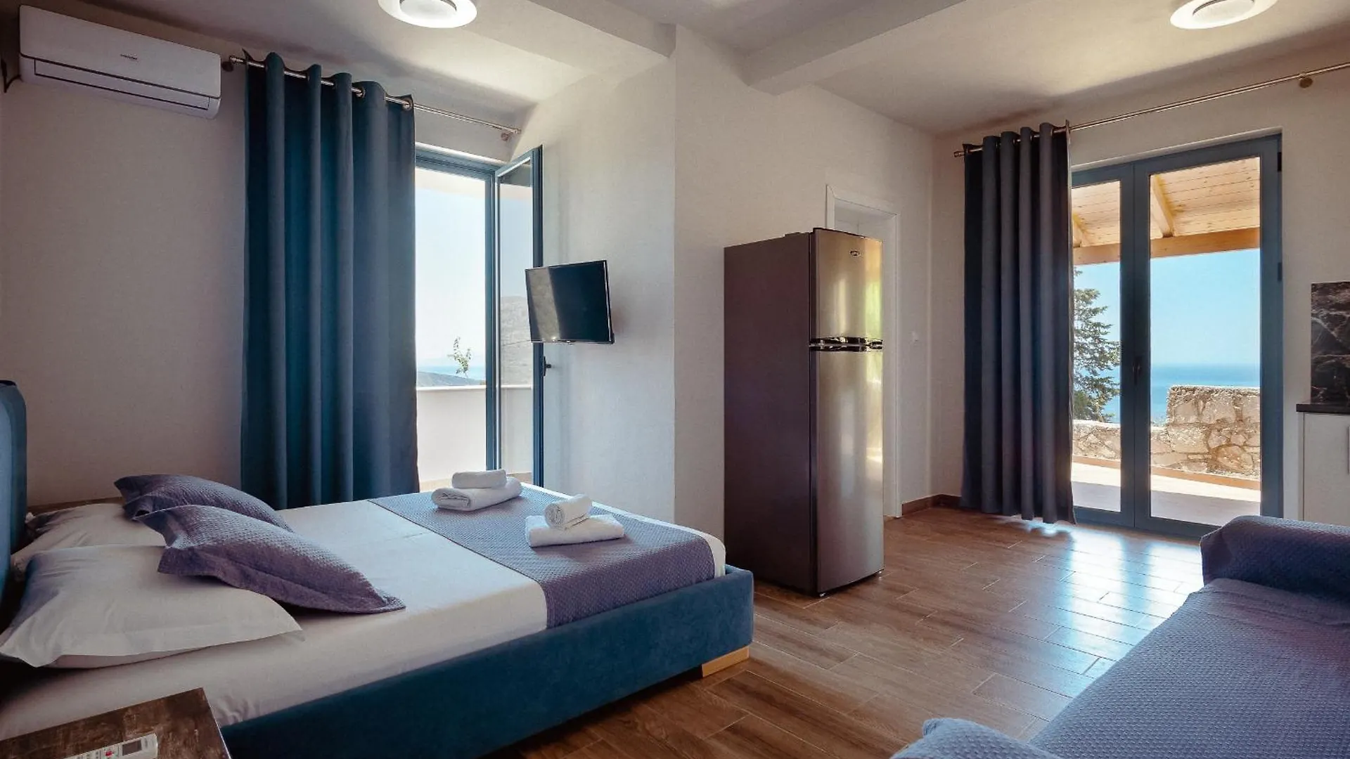 Alex Boutique Hotel Himarë 0*,
