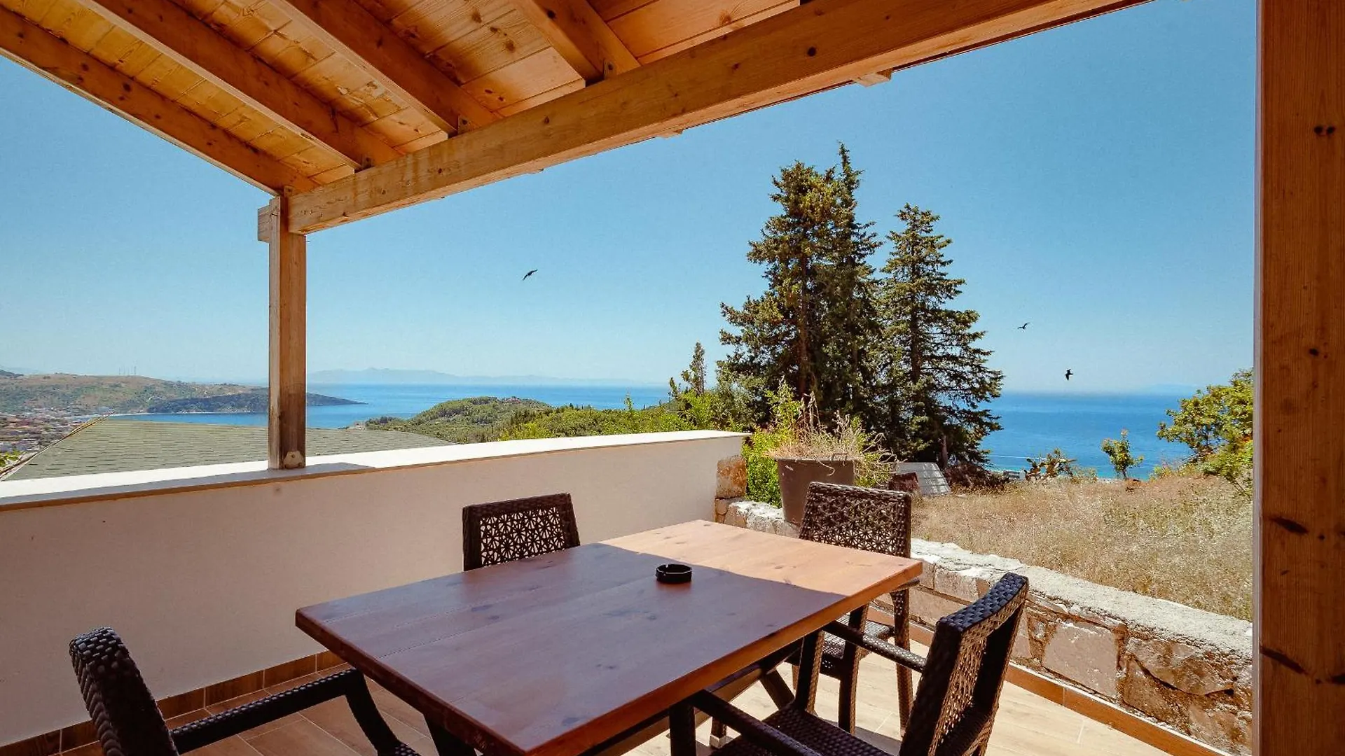 Alex Boutique Hotel Himarë 0*,  Albania