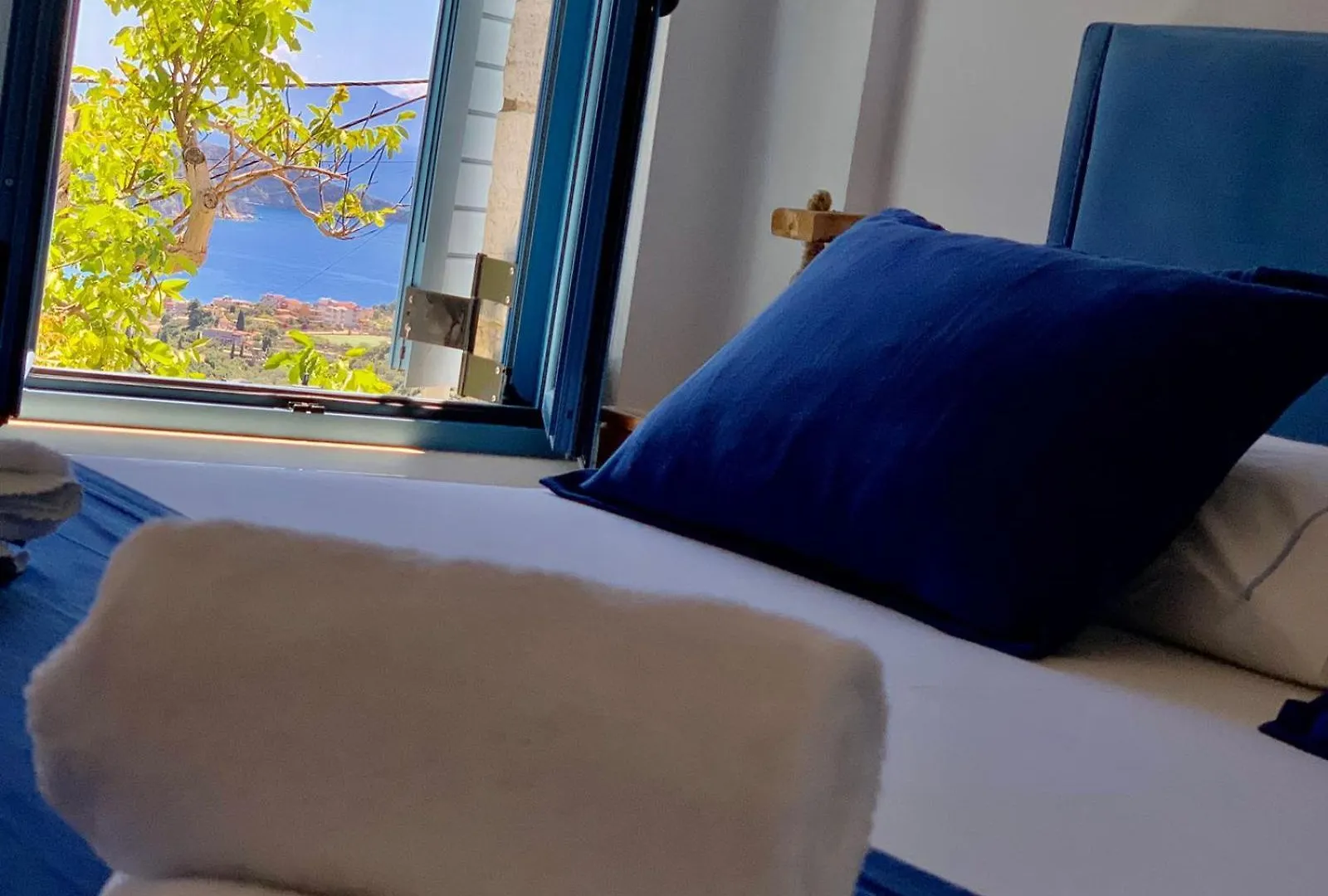 Alex Boutique Hotel Himarë 0*,  Albania