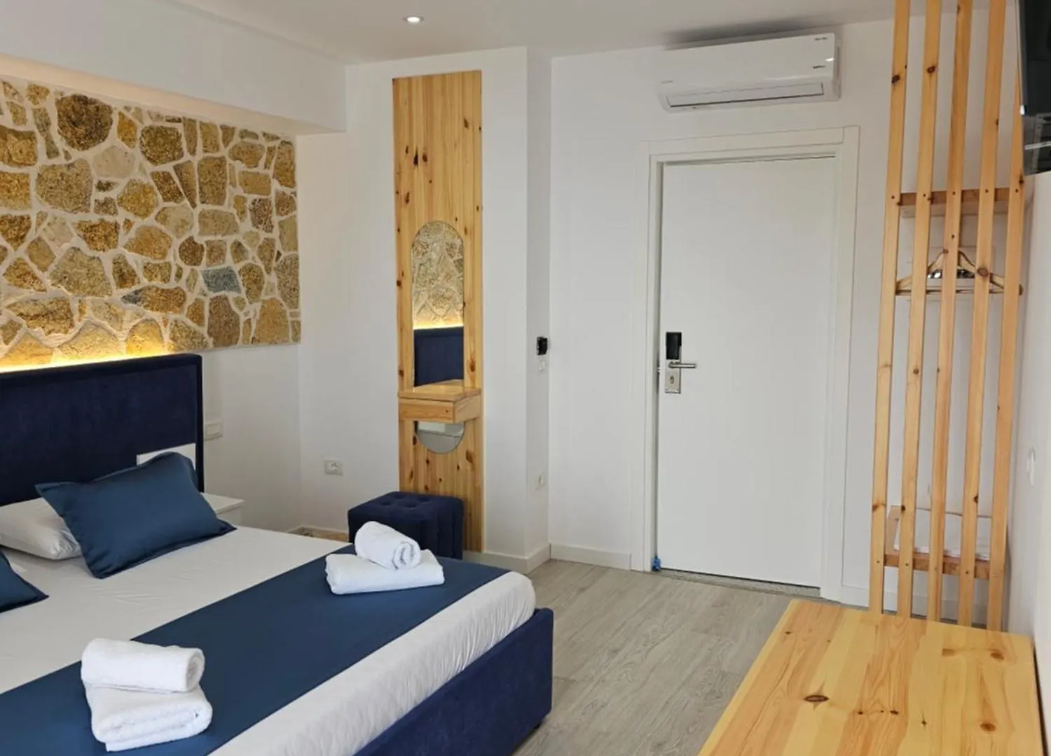 Alex Boutique Hotel Himarë 0*,  Albania